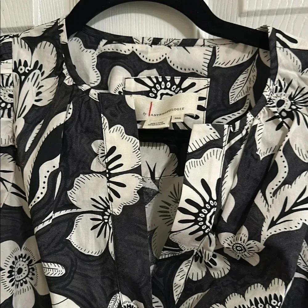 Anthropologie The Somerset Blouse Black & White Floral V-Neck Puff Sleeve Peplum